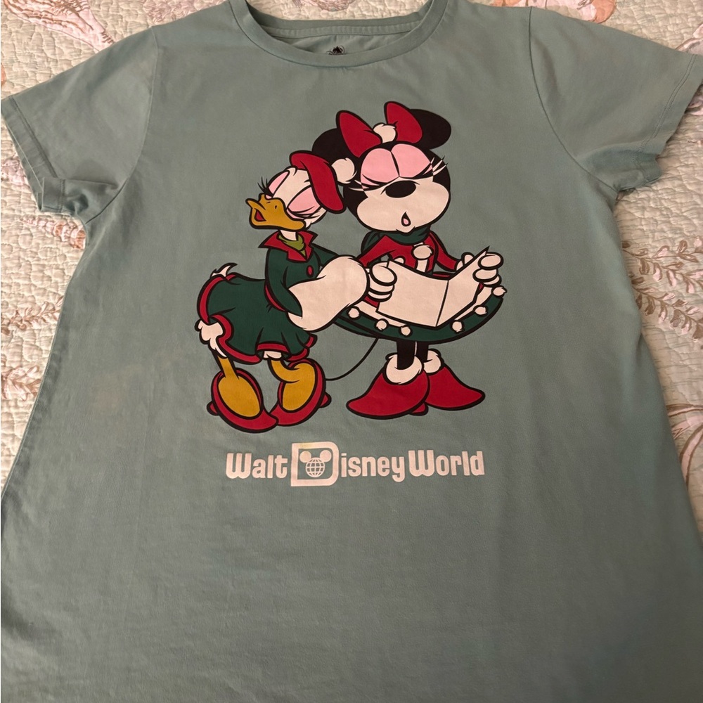 Disney World Christmas T-shirt Minnie Mouse Daisy Duck Medium